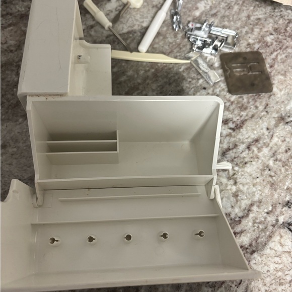 Kenmore 385.12612090 Sewing Machine- Heavy Duty- Free Arm W/ Extras- Works! - Picture 10 of 13